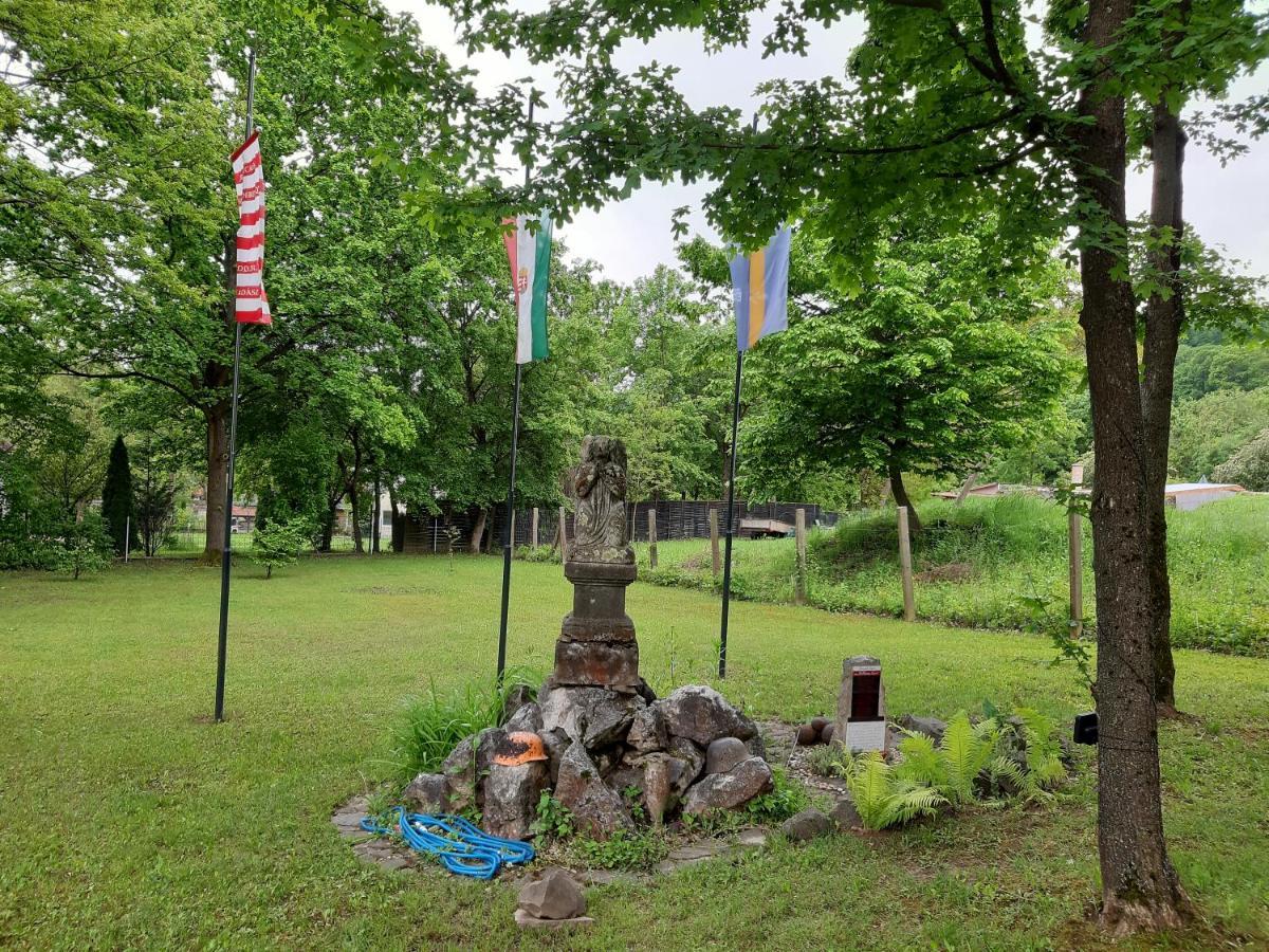 ナジュマロシュBoerzsoeny Vendeghazアパートメント エクステリア 写真